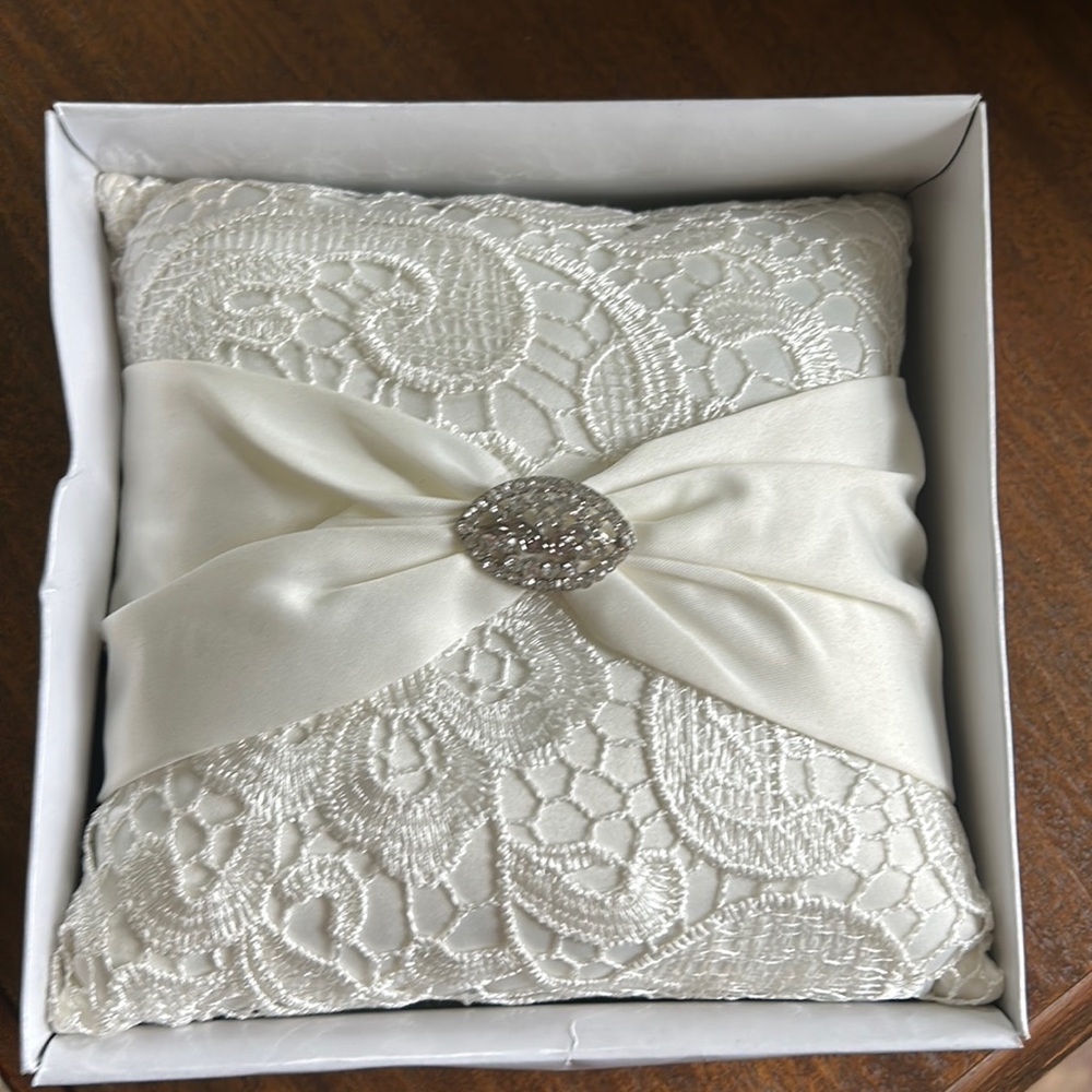 Lillian Rose ring pillow